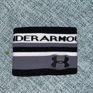 One (1) Under Armour stretch wristband Grey white Black Tennis Pickleball Sports